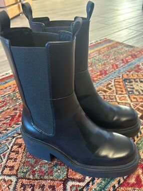 H&M minimalist glossy Chelsea boot size 39